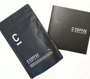 黒いパッケージのCコーヒー